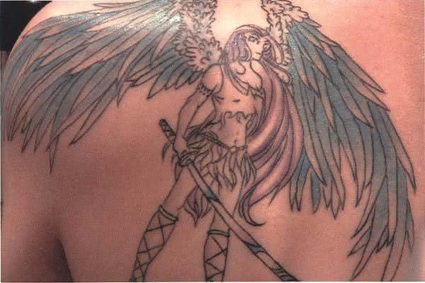 fotos-de-tatuagens-de-anjos-guerreiros-27
